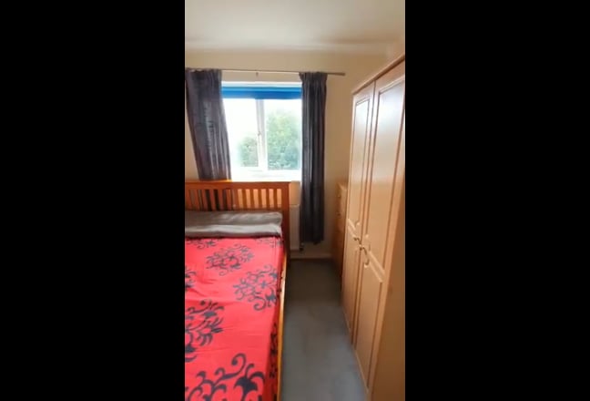 Double Room in Spacious House Main Photo