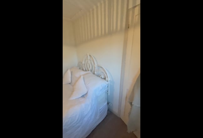 Double room in character cottage Main Photo