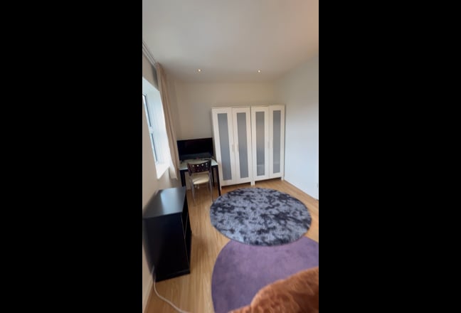 Very Large Double Room in Hackney Main Photo