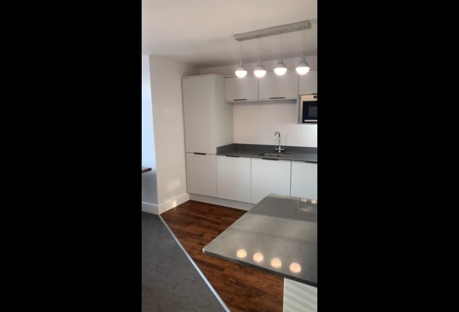 Double bedroom in two bed flat available  Main Photo