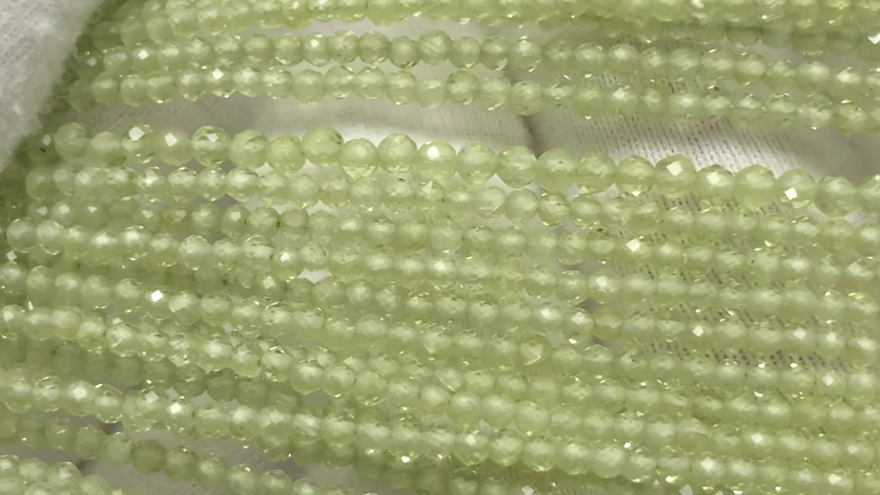 ペリドット AA+ ラウンドカット2mm 1連(ネックレス)【素晴らしい輝き