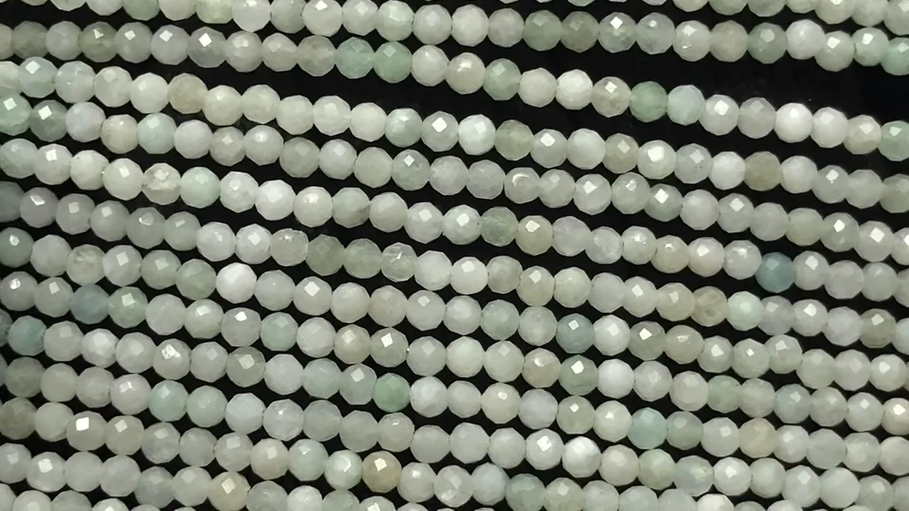 翡翠(ひすい・ジェイダイト) AA ラウンドカット2mm 1連(ネックレス