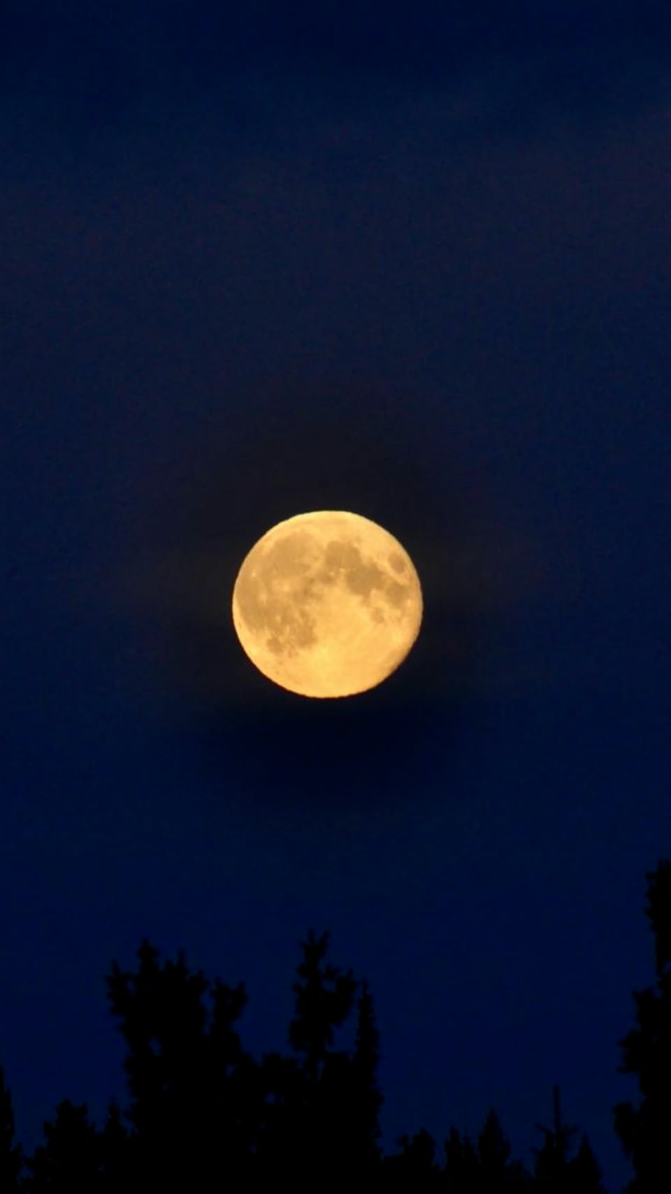 The Beaver Moon and November Sunset in the heart of the Nordics!