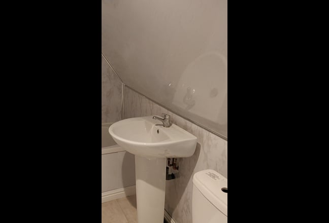 Double room ensuite to let Main Photo