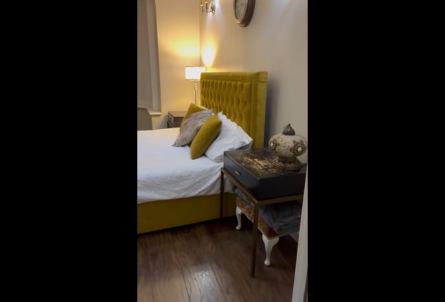 Spacious luxurious double room and a single room.  Main Photo