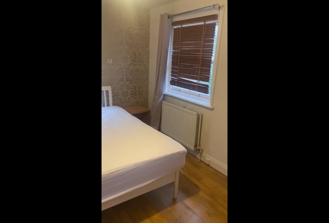 Renting a Small Double in Brixton !  Main Photo