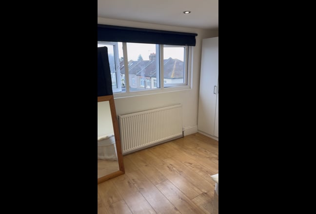 Spacious Double Room for Rent in Ilford – £850 Main Photo