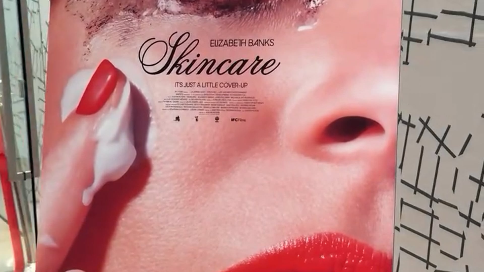 Elizabeth Banks - Skincare Screening
