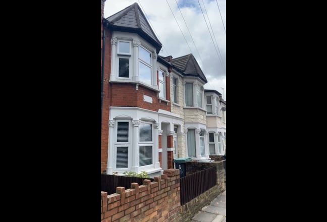 5 Double Bed House, 20 Mins To Central London,  Main Photo