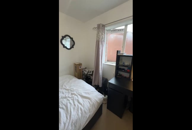 Well-furnished DBL, 5mins to Elizabeth line/DLR/BR Main Photo