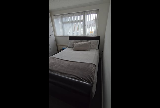 Furnished Double room £600 female only Main Photo