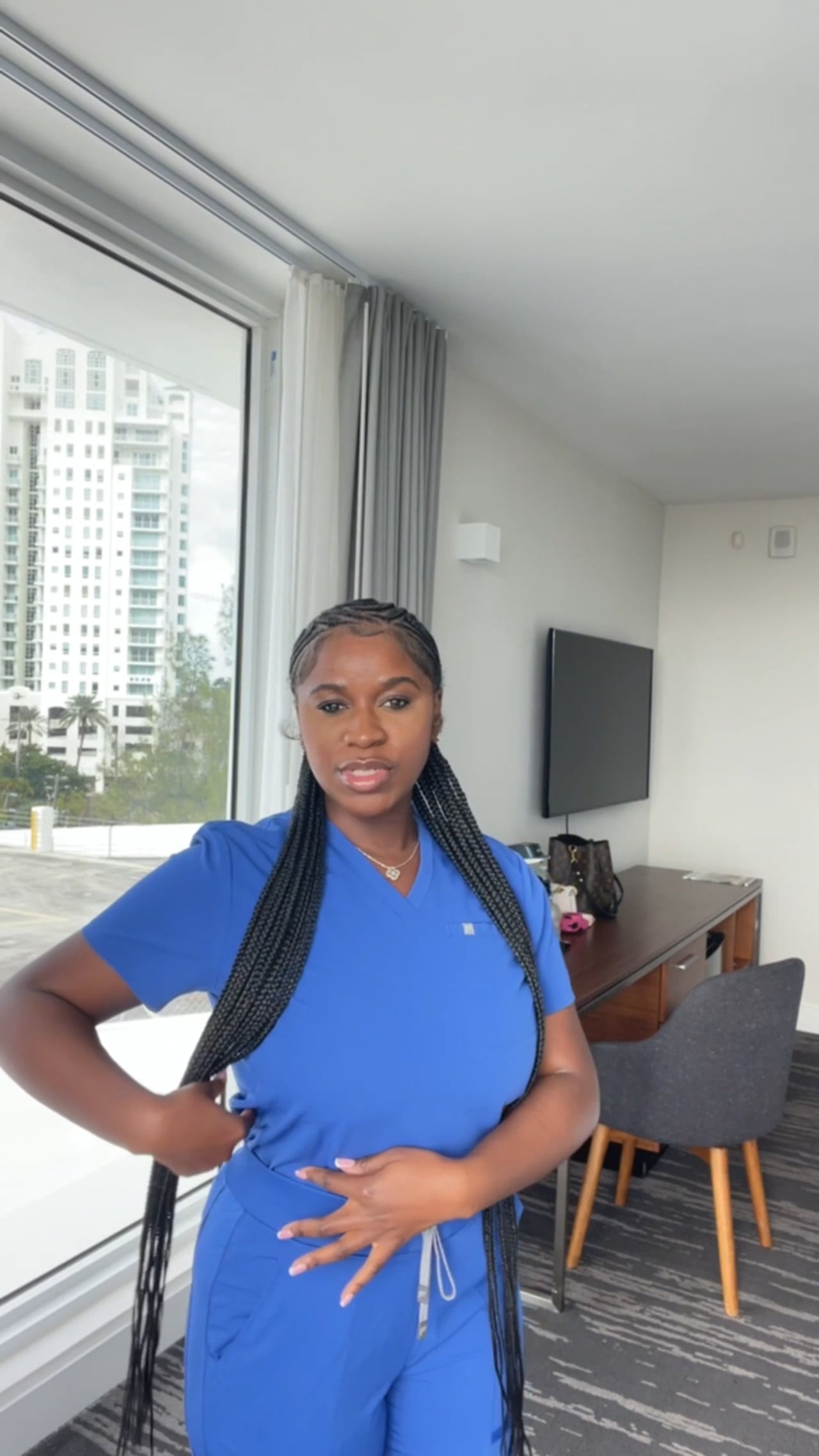 Vital Flex 1-Pocket Scrub Top - Fabletics