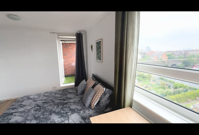 Comfortable L double room WT balcony in Shadwell  Main Photo