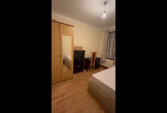 Room  available for rent  from 3/11/24 £700 Main Photo