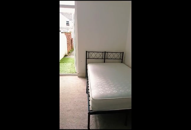 1-bedroom available: 400 rents (PM) Main Photo