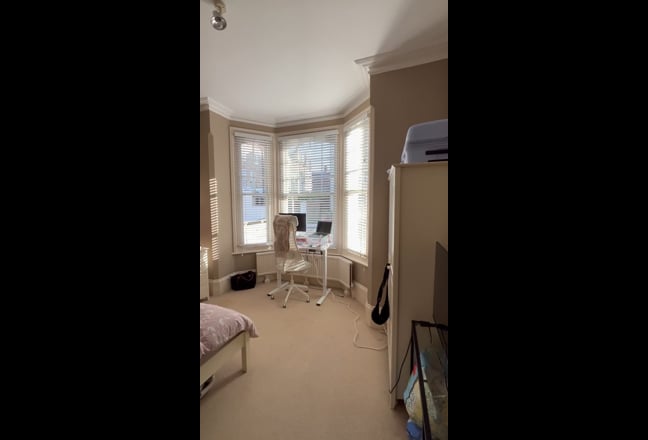 Beautiful double room in Putney Main Photo