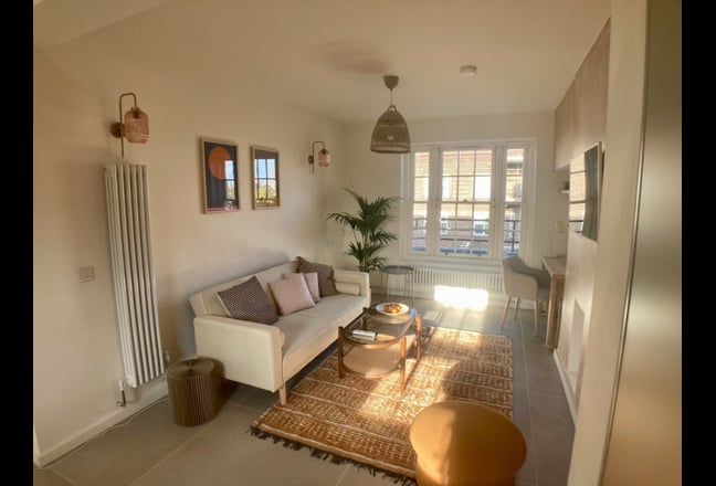 Stylish 4 bedroom 2 bathroom flat in Vauxhall Main Photo