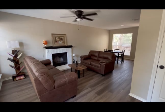 Spacious rooms in a nice downtown Round Rock area! Main Photo