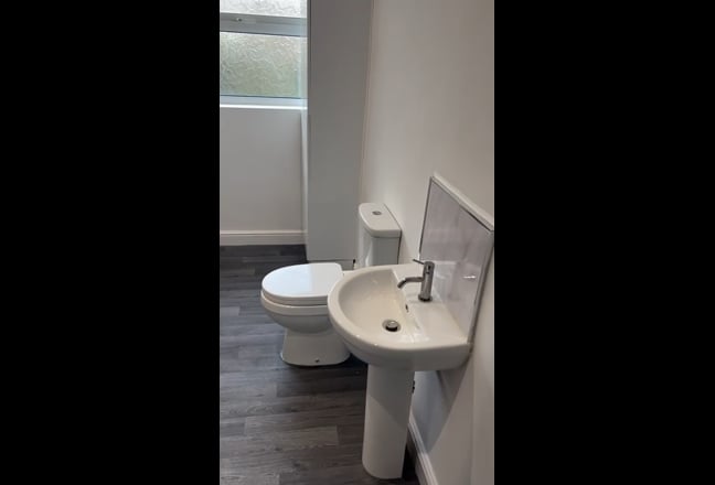 Video 1: Room 5 - double room with en-suite