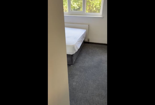 1x Double en-suite Room  Available for rent Main Photo