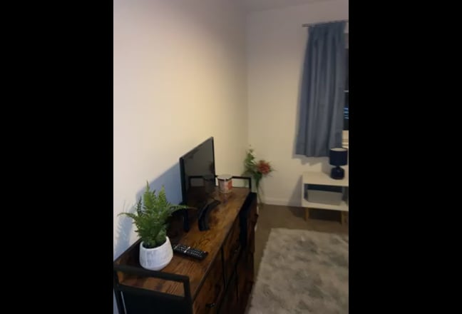 Furnished room to rent Main Photo