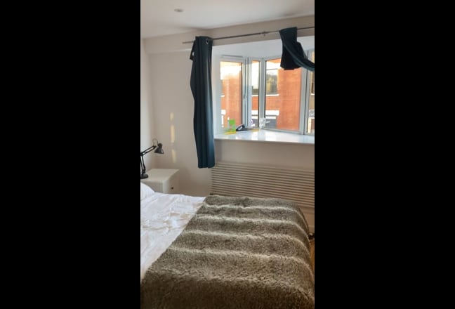 Large En Suite Double Room Two Minutes from Tube Main Photo