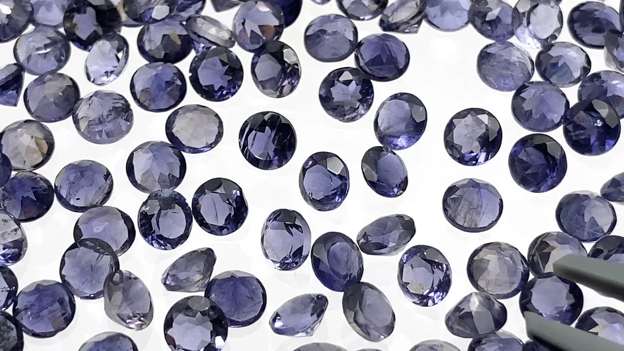 アイオライト 穴なしラウンドファセットカット（ルース・裸石）4×4mm 5