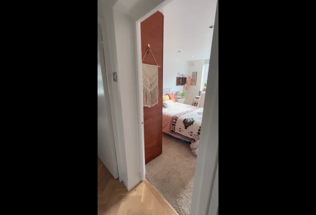 Light-filled double in beautiful 2 bed  Main Photo