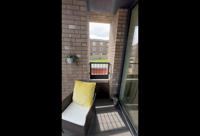 Large modern double room with balcony  Main Photo