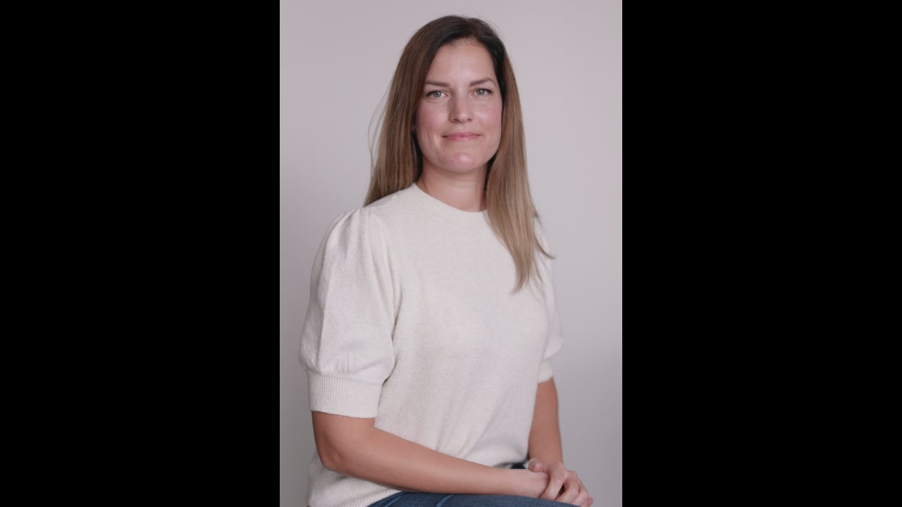 
        
          Martina Buršíková
        

        
          –
        

        
          Designer, příprava výroby
        
        