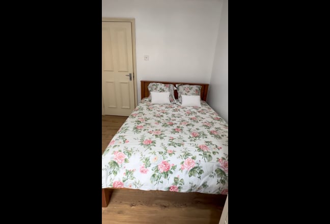 Lovely Room in Friendly Cosy Flat in Southfields Main Photo