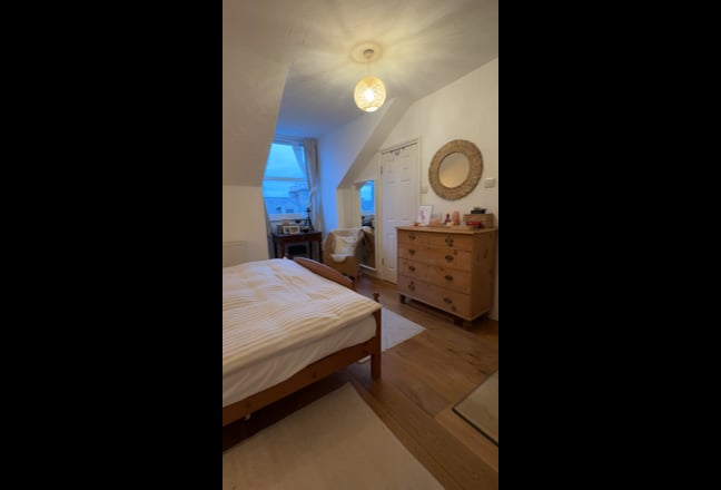 Double Bedroom - West Hampstead - Short Term Main Photo