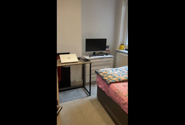 Sublet available Shepherd bush Zone 2 Dec Jan Main Photo