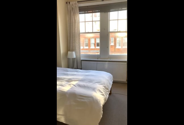 Beautiful room in a 2br flat in Chelsea Main Photo