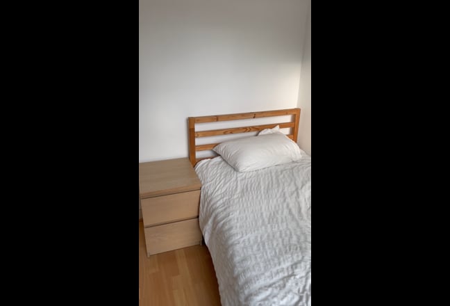 Single Room Available in Cozy Dalston Home Main Photo