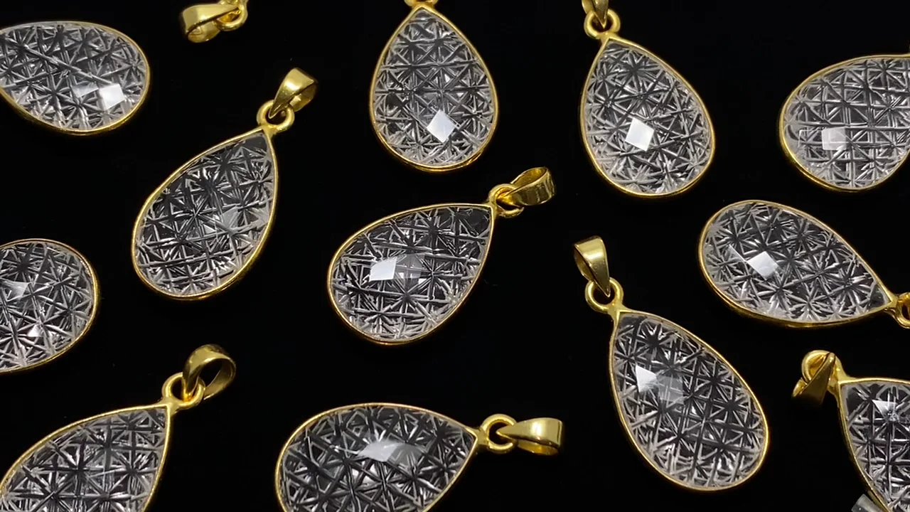 少し訳あり クリスタル 彫刻ひし形 ネックレストップ·͜· ︎︎ 少し訳あり クリスタル 彫刻ひし形 ネックレストップ·͜· ︎︎