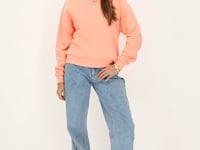 Orange sweater "Don't look back"
