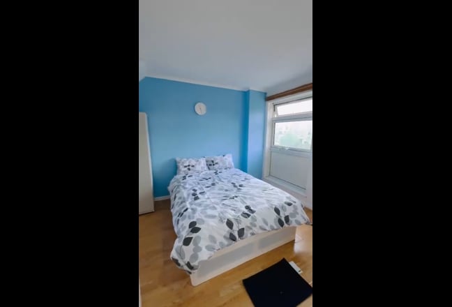 👏Massive Room for Couples in Bow👏 Main Photo