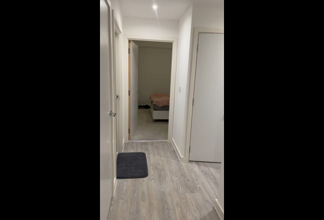 Spacious double room for sublet in  2 bedroom flat Main Photo