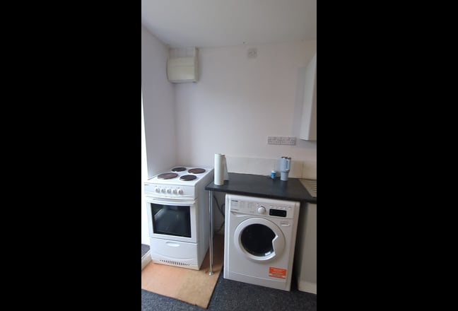 Studio flat to let in Selly Oak Birmingham Main Photo