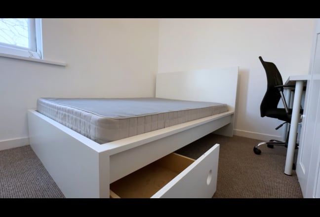 Room Available - Close to Thames Valley Park  Main Photo