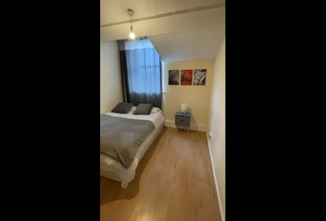 Spacious room In a Brixton house - All Inclusive Main Photo