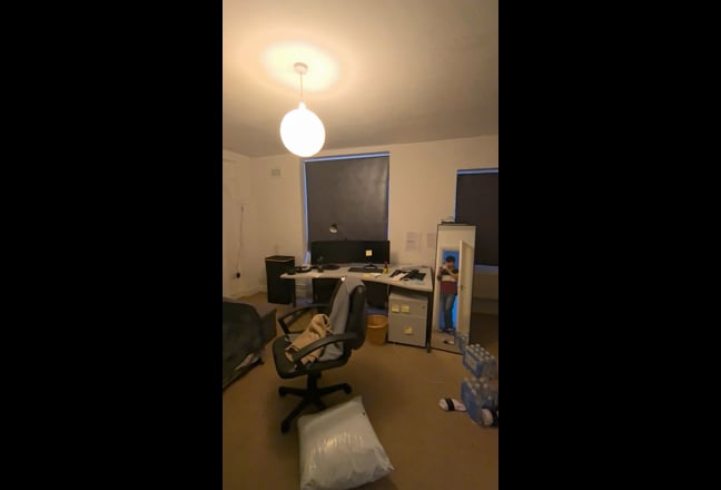 Extremely Spacious Room for rent in Central Main Photo