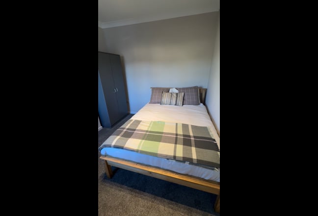 Large double room, Marshall Rd, CB1 £800 inc bills Main Photo