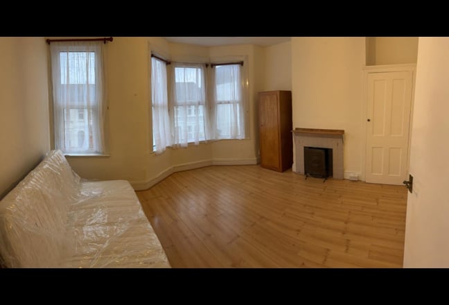 Newly Redecorated 1 or 2 Bedroom Flat. Harringay Main Photo