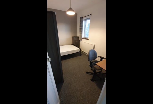 Single room in quiet household in Colliers Wood Main Photo