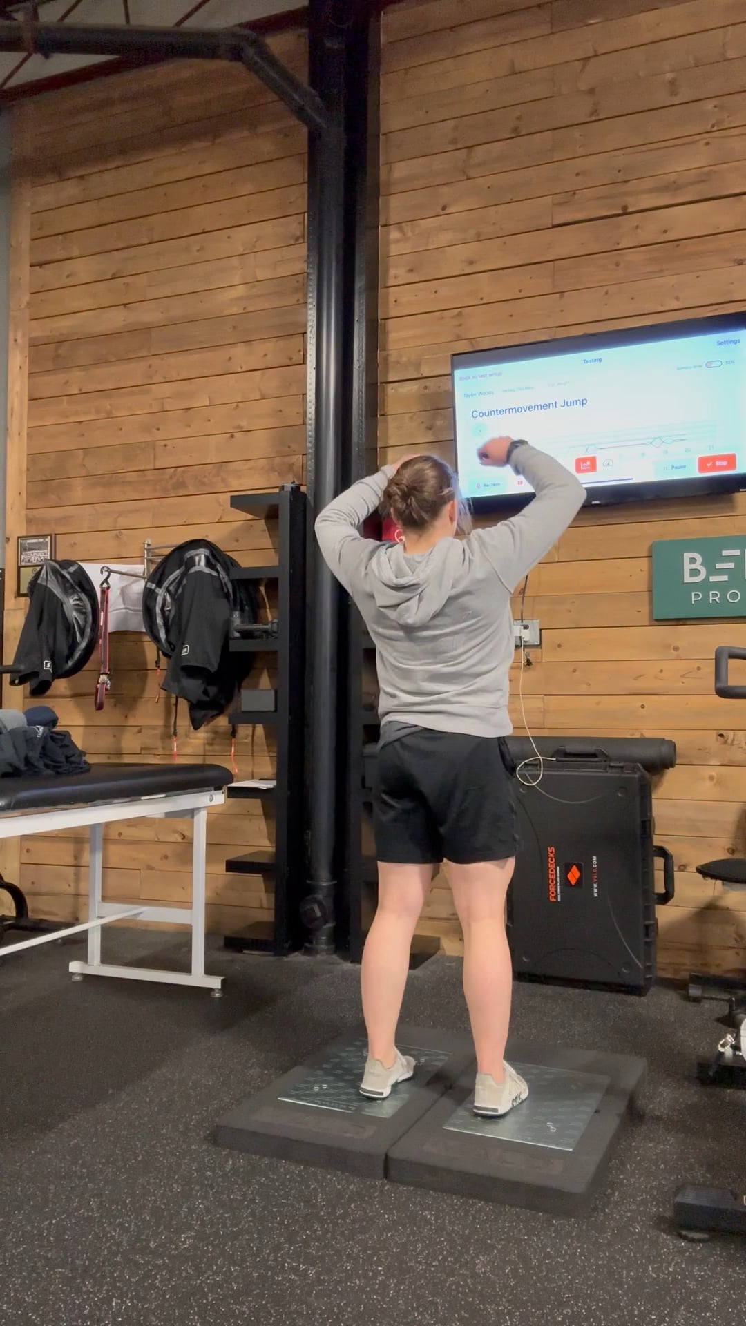 Watch taylor woods's Vertical Jump: 25.35 inches