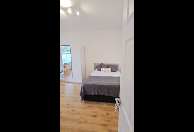 Beautiful Double Room with private bathroom NW10🏡 Main Photo