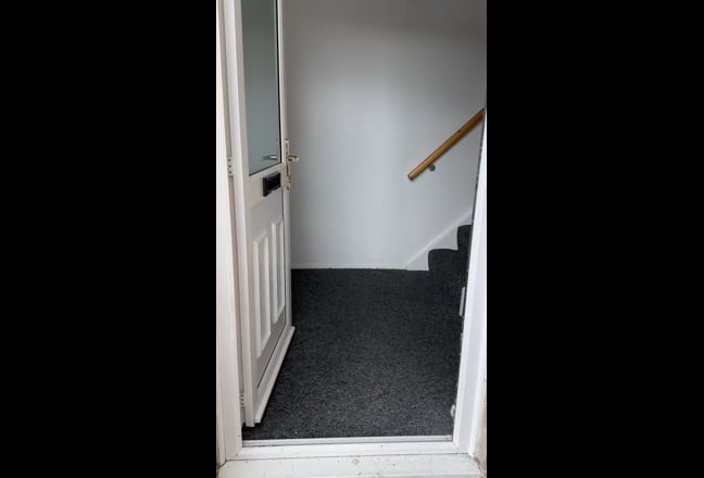 Double room to rent 5 min walk university of kent Main Photo