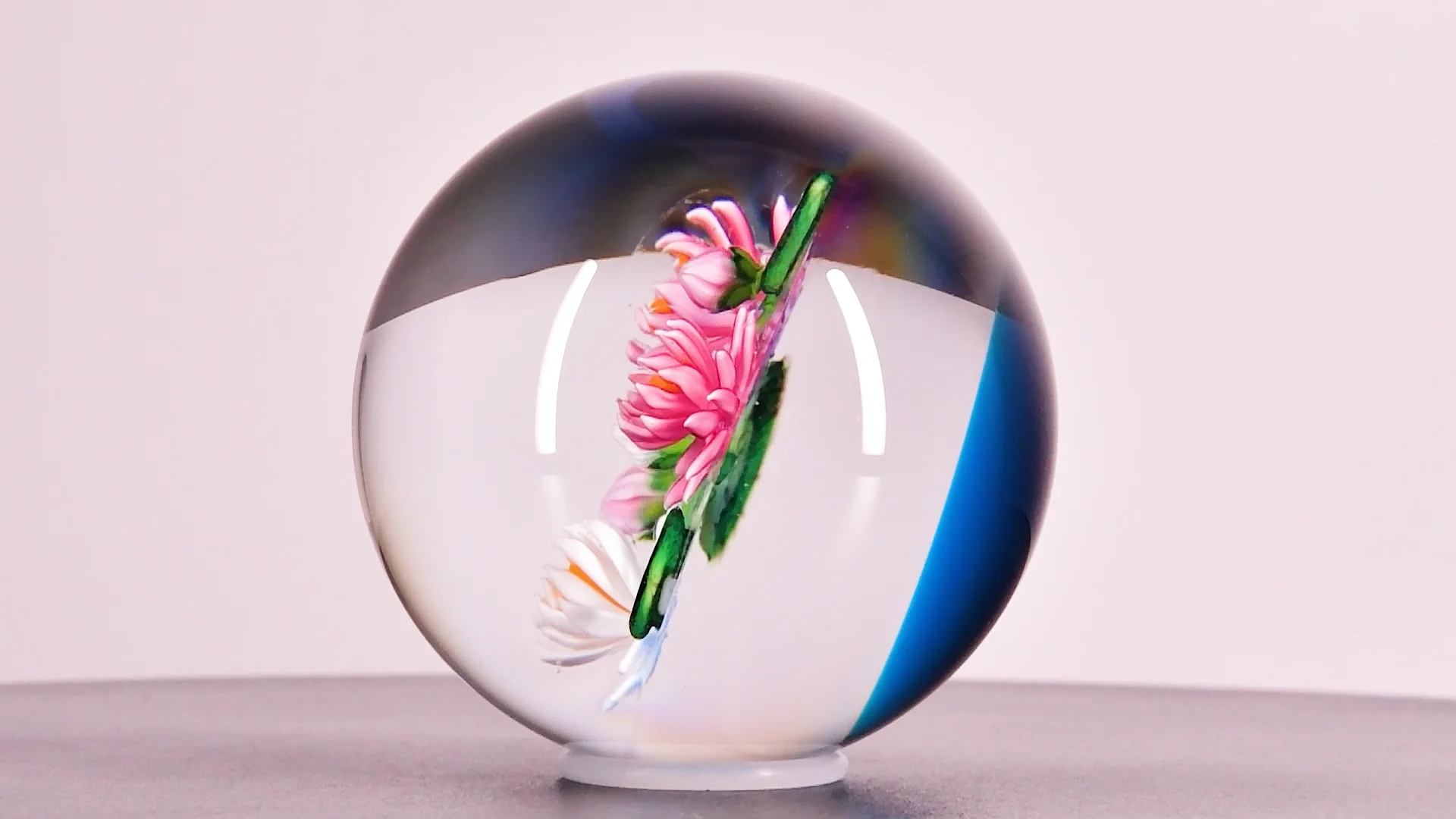 Ken Rosenfeld (2024) waterlily pond orb. :: LH Selman Glass